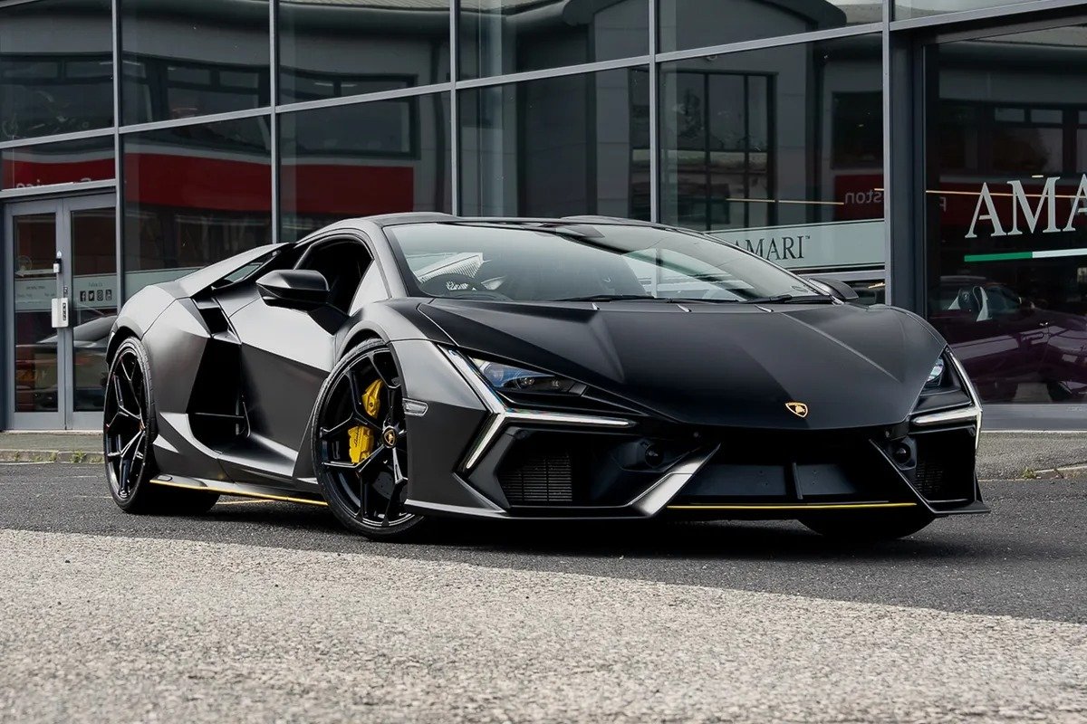 Lamborghini Revuelto